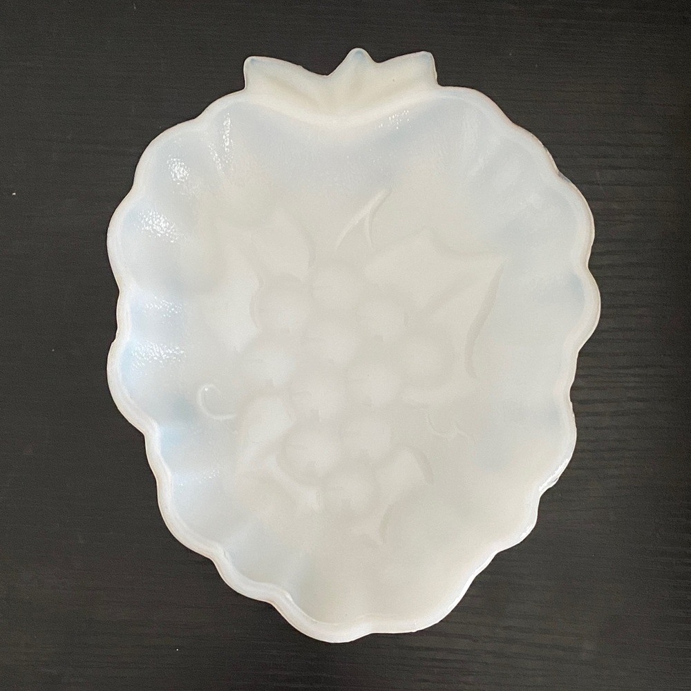 White Grape Leaf Shaped Dish